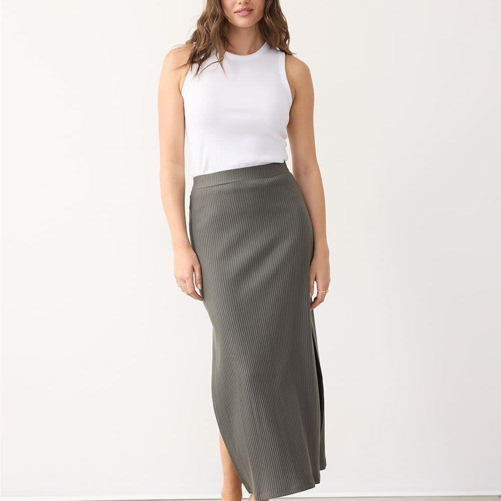 Reitmans Pull-On Ribbed Maxi Skirt with Side Slit